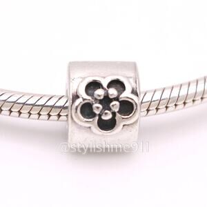 Authentic PANDORA Retired DAISY FLOWER Charm